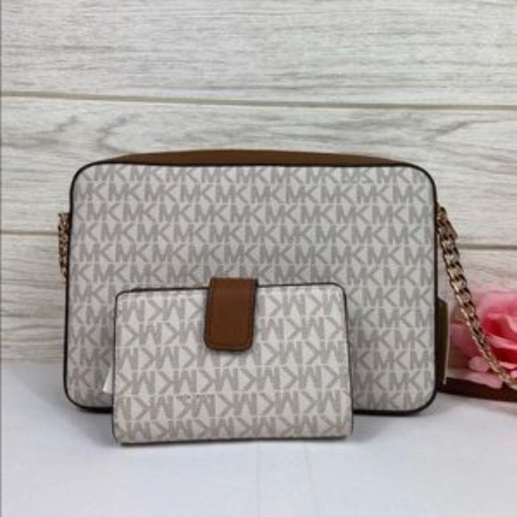 ❤️Michael Kors EW Crossbody Bag & Wallet Vanilla - Picture 3 of 7